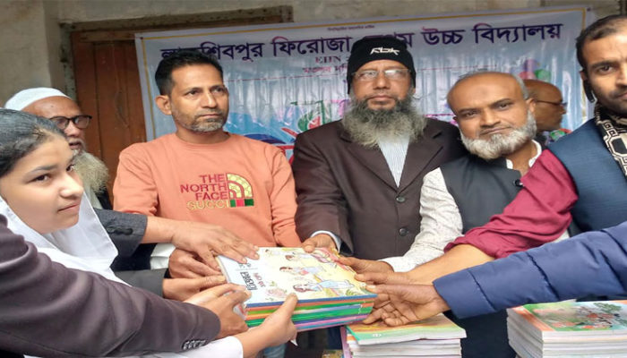 নারায়ণপুর পপুলার বালিকা ও লাকশিপুর ফিরোজা বেগম উবিতে বই উৎসব পালন
