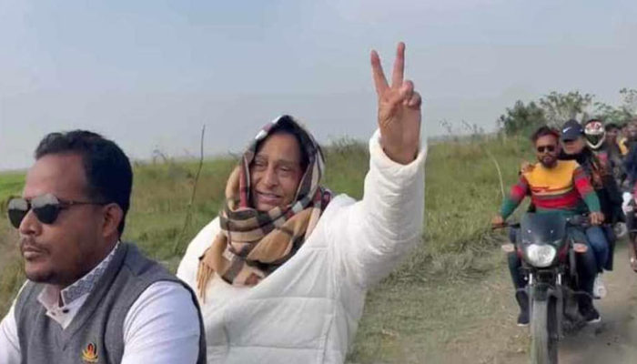 মতলব উত্তরের প্রত্যন্ত চরাঞ্চলে নৌকা মার্কার ভোট চাইলেন : মায়া চৌধুরী