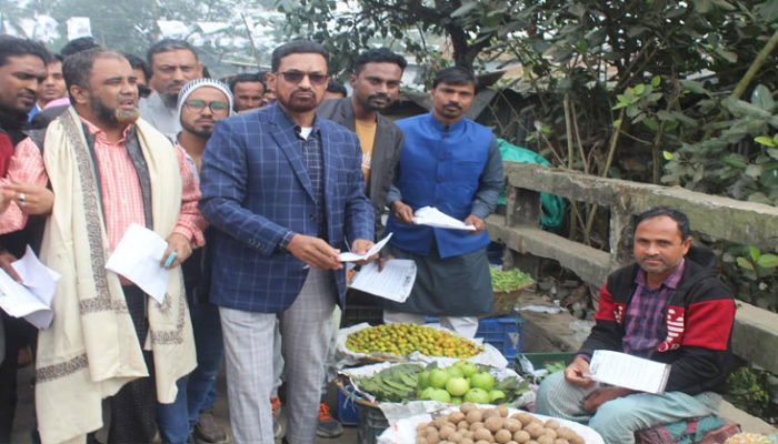 মতলব দক্ষিণে ডামি নির্বাচন বর্জনের দাবিতে লিফলেট বিতরণ ও বিক্ষোভ মিছিল