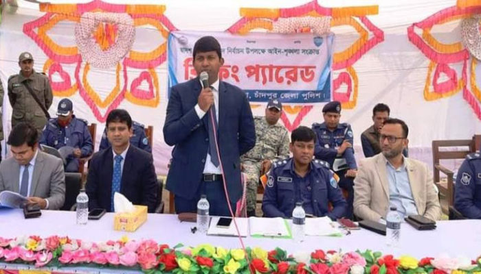 জেলা পুলিশের ব্রিফিং প্যারেড ও প্রিজাইডিং কর্মকর্তাদের সাথে মতবিনিময়