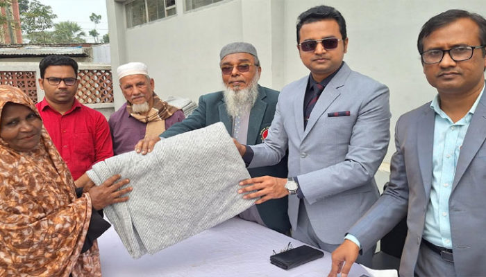 চাঁদপুরে বীর মুক্তিযোদ্ধাদের মাঝে দুই শতাধিক কম্বল বিতরণ