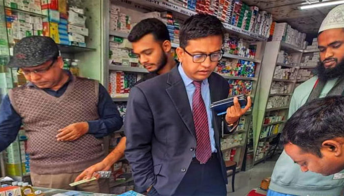 শাহরাস্তিতে ২টি ঔষধ দোকানিকে ৭ হাজার টাকা অর্থদন্ড