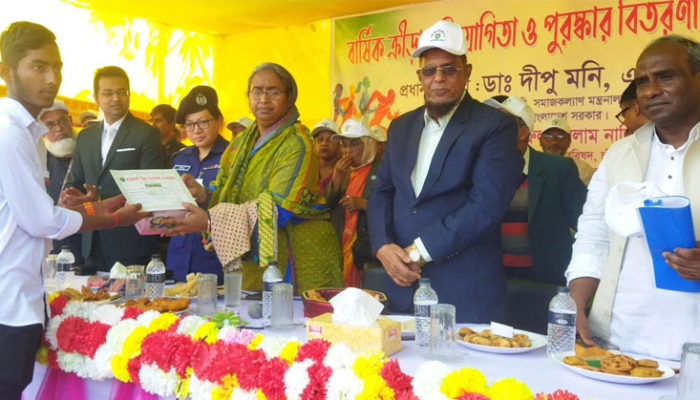বাবুরহাট উবি ও কলেজের বার্ষিক ক্রীড়া প্রতিযোগীতার পুরষ্কার বিতরণ সম্পন্ন