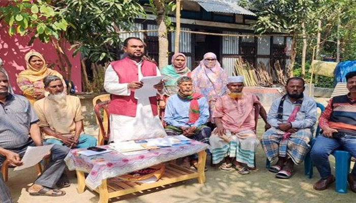 মতলব উত্তরে জায়গা-জমি সংক্রান্ত বিষয়ে প্রবাসীকে হয়রানির অভিযোগে সংবাদ সম্মেলন