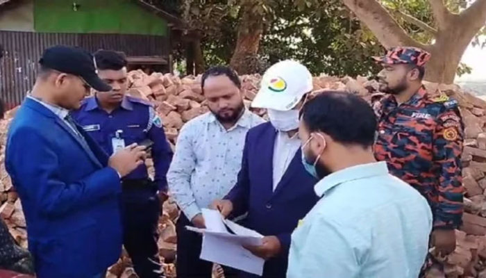 হাজীগঞ্জে ৪ ইটভাটাকে চার লাখ টাকা জরিমানা