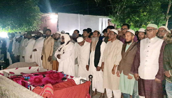 চাঁদপুর জেলা ছাত্রলীগের সাধারণ সম্পাদকের মায়ের ইন্তেকাল, দাফন সম্পন্ন
