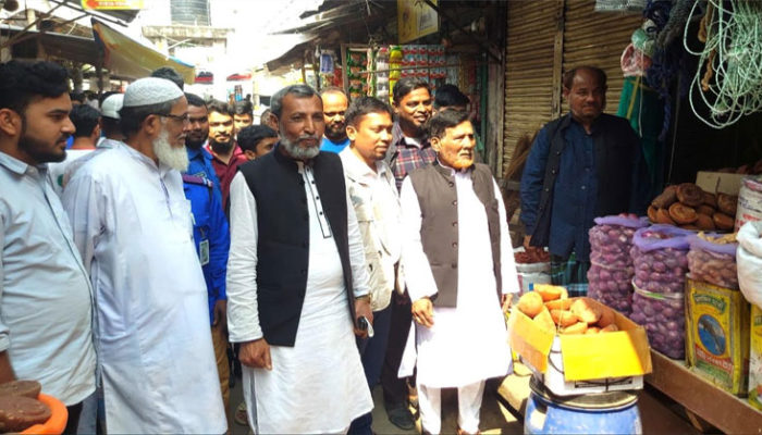 মহামায়া বাজারের ফুটপাত দখলমুক্ত করতে স্থানীয় নেতৃবৃন্দের কড়া নির্দেশনা