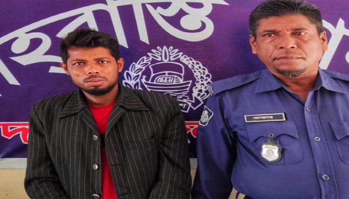শাহরাস্তিতে মাদক কারবাবির পেট থেকে র‌্যাবের বিপুল পরিমাণ ইয়াবা উদ্ধার
