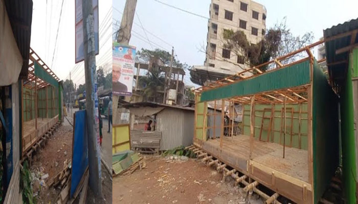 চাঁদপুরে সড়কের জায়গা দখল করে দোকান নির্মান