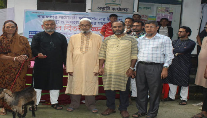 মতলব দক্ষিণে দুঃস্থদের মাঝে পাটোয়ারী ফাউন্ডেশনের ছাগল বিতরণ
