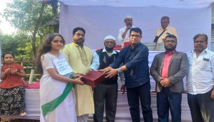 হাজীগঞ্জ স্বর্ণকলি কেজি এন্ড হাই স্কুলের শিক্ষা সফর ও বার্ষিক ক্রীড়ার পুরস্কার বিতরণ