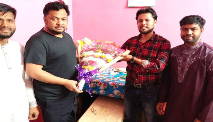 ভার্সাটিলো গ্রুপের চেয়ারম্যান কামরুল আহসানের সাথে প্রভাতের নেতৃবৃন্দের সৌজন্য স্বাক্ষাত