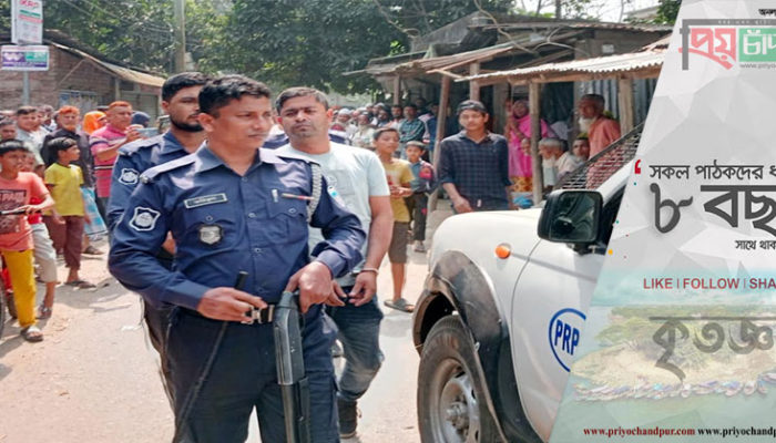 দেশীয় অস্ত্রসহ যুবককে পুলিশে সোপর্দ, ঘটনার অবসান করতে ছাড়িয়ে নেন চেয়ারম্যান নিজেই
