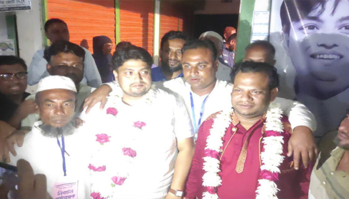 শাহরাস্তি বাজার ব্যবসায়ী সমিতির সভাপতি মনির, সম্পাদক সাইফুল