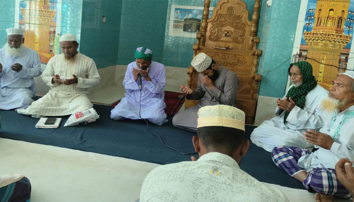 সাংবাদিক জয়ের বাবার রুহের মাগফেরাত কামনায় মিলাদ ও দোয়া