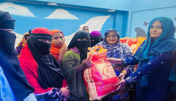 অসহায়দের মাঝে রোজার খুশি বিতরনে ‘বিজয়ী’
