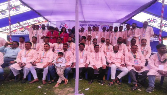 মতলব উত্তরে এস এস সি আমরা ৯৩ বন্ধুদের মিলন মেলা