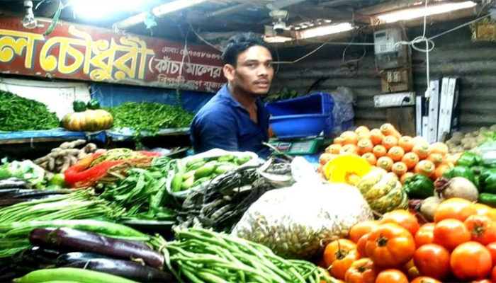 চাঁদপুর শহরের ৪ বিক্রেতাকে ২০ হাজার টাকা জরিমানা