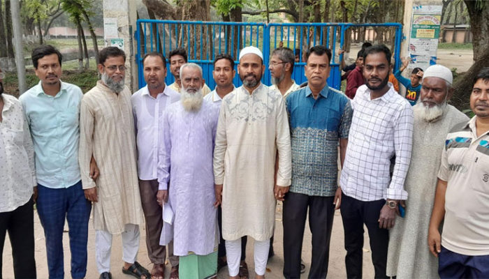১৩ নং ওয়ার্ডে চেয়ারম্যান প্রার্থী অ্যাড. হুমায়ুন কবির সুমনের গণসংযোগ