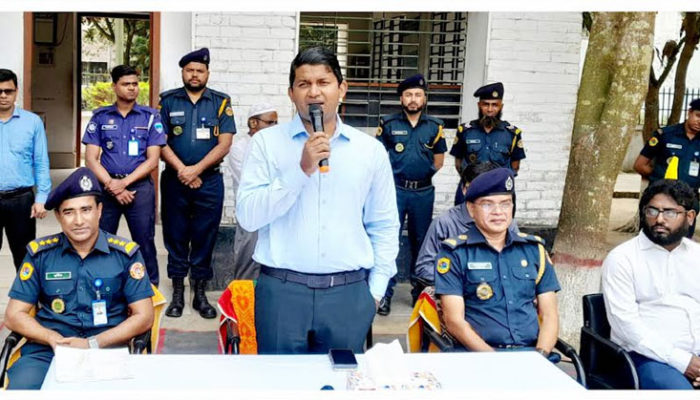 কারাবন্দিরা মুক্ত জীবনে ফিরে গিয়ে স্মার্ট বাংলাদেশ গড়ার আহ্বান ডিসি কামরুল হাসানের
