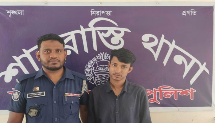 শাহরাস্তিতে মাদক নিয়ে যুবক আটক