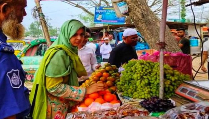 শাহরাস্তিতে নানা অনিয়মে দোকানিকে অর্থদণ্ড