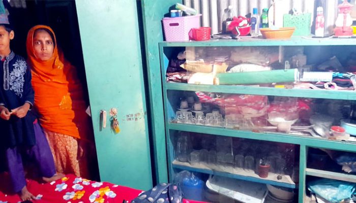 ফরিদগঞ্জে অস্ত্র ঠেঁকিয়ে ফের ডাকাতি