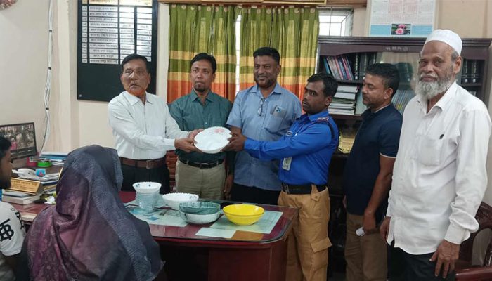 শাহমাহমুদপুরে গ্রাম পুলিশ ও উদ্যোক্তাদের মাঝে পুরস্কার বিতরণ