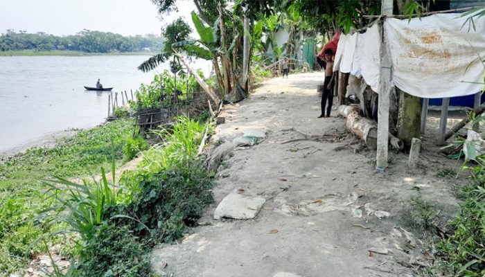 চাঁদপুরে টেম্পুঘাট রাস্তার বেহাল দশা, ভোগান্তিতে এলাকাবাসী