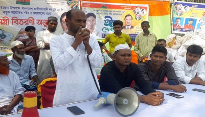 মোল্লাডহর বিএনপির উদ্যোগে ২শ’ অসহায় পরিবারের মাঝে ইফতার সামগ্রী বিতরণ