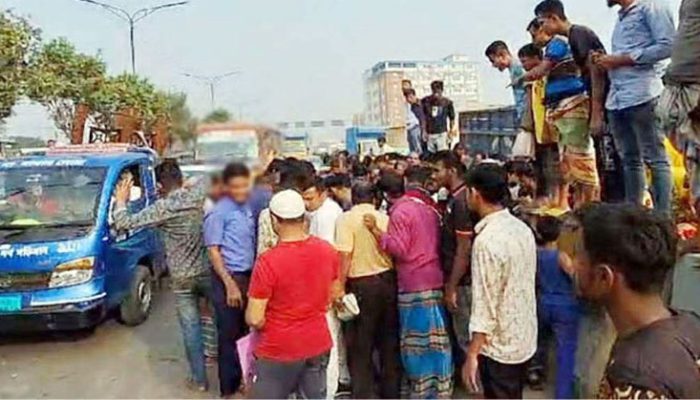 বাসের ধাক্কায় ট্রাফিক পুলিশ সদস্য নিহত