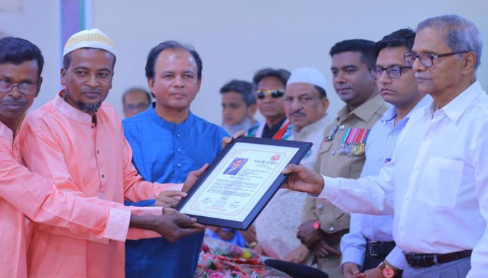 আমি শাহরাস্তি প্রেসক্লাবের সাথে থাকবো : মেজর রফিকুল ইসলাম