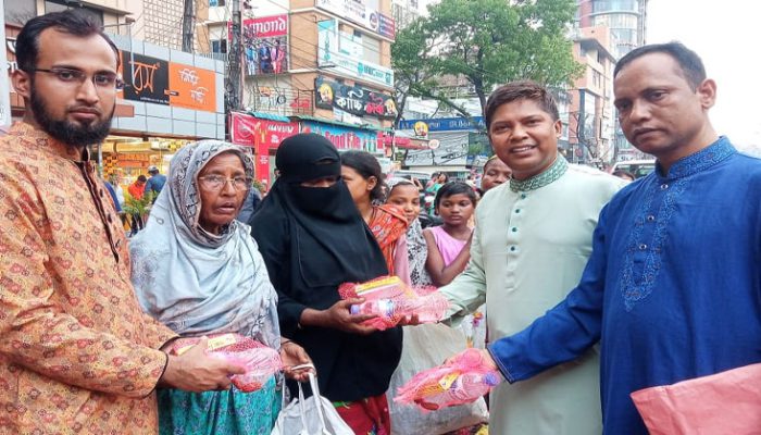 বিএনএমপিসি ইকো ক্লাবের ইফতার বিতরণ