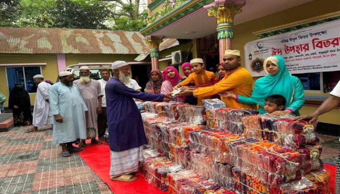 চাঁদপুরে খাদিজা ফাউন্ডেশনের ঈদ উপহার পেল ৪ হাজার পরিবার