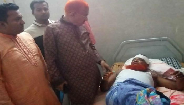 চাঁদপুরে ইউপি চেয়ারম্যানকে কুপিয়ে টাকা ছিনতাইয়ের অভিযোগ
