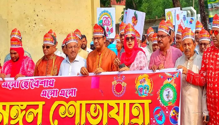 শাহরাস্তিতে উপজেলা প্রশাসনের বর্ণাঢ্য আয়োজনে মঙ্গল শোভাযাত্রা ও বাংলা ১৪৩১ বর্ষবরণ
