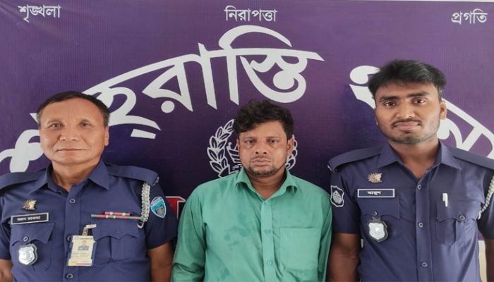 শাহরাস্তিতে কেটলির গরম পানিতে দোকানিকে হত্যা, আসামী গ্রেপ্তার