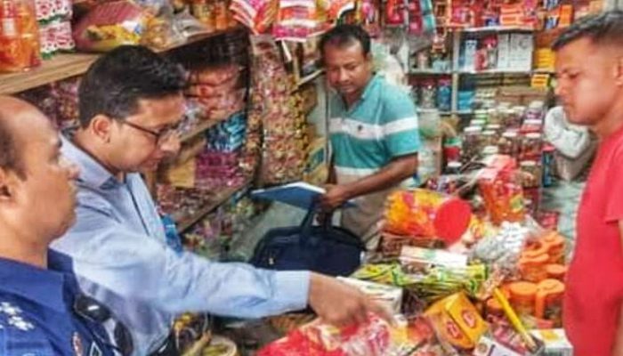 শাহরাস্তিতে ৬ দোকানিকে ৮৮ হাজার টাকা অর্থদন্ড