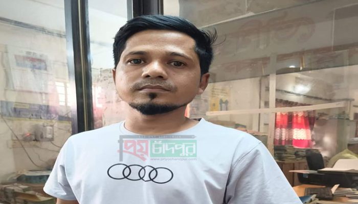 ব্যাংক কর্মকর্তার ভুলে লাখ টাকা পেয়েও ফেরত দিলেন মতলবের যুবক সোহাগ