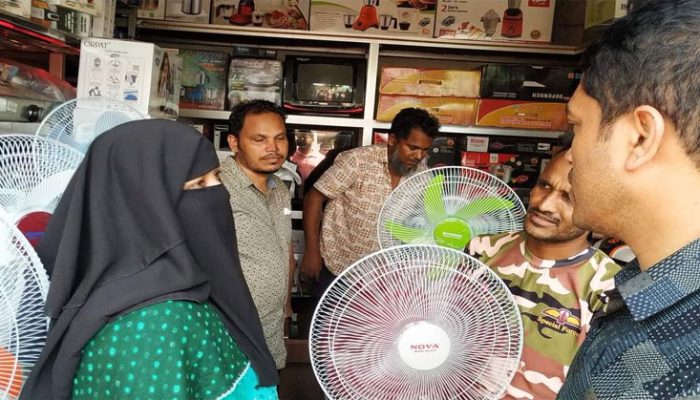 চাঁদপুর শহরের ২ ব্যবসায়ীকে ১৮ হাজার টাকা জরিমানা