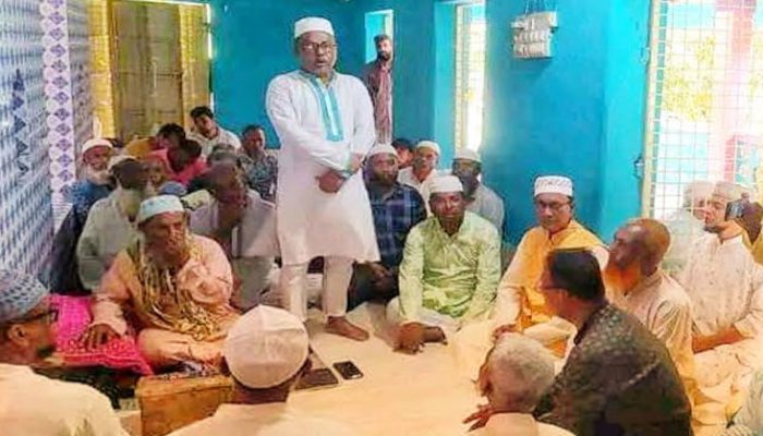 শাহরাস্তি মাজার জিয়ারতের মাধ্যমে কামরুজ্জামান মিন্টুর মনোনয়নপত্র দাখিল