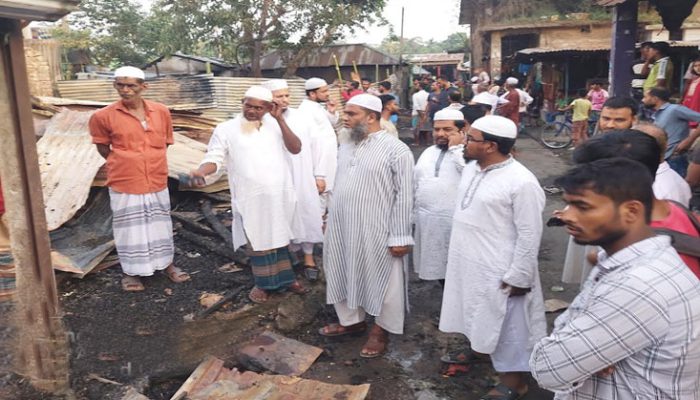 শাহরাস্তিতে অগ্নিকান্ডে ক্ষতিগ্রস্ত ব্যবসায়ীদের সমবেদনা জানান জামায়াতে ইসলামীর নেতৃবৃন্দ