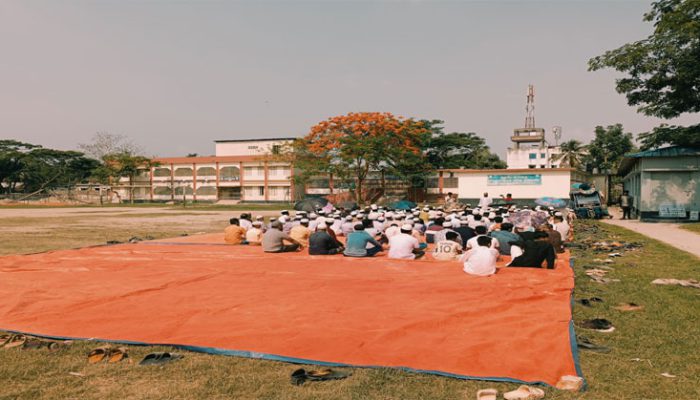 ফরিদগঞ্জে সালাতুল ইস্তেসকার নামাজ আদায়