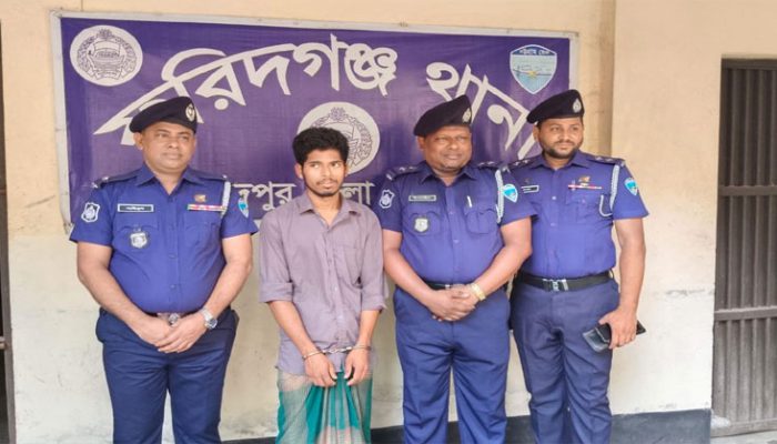 তিন মাস আগে হুমকি দেয়া মাকে কাঁচি দিয়ে জবাই করে হত্যা