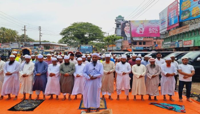 চাঁদপুরে ইসলামী আন্দোলনের উদ্যোগে বৃষ্টির জন্য ইস্তেসকার নামাজ আদায়