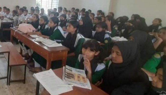 হাইমচরে তীব্র গরমে পাঠদান ব্যহত হচ্ছে, মর্নিং স্কুলের দাবি