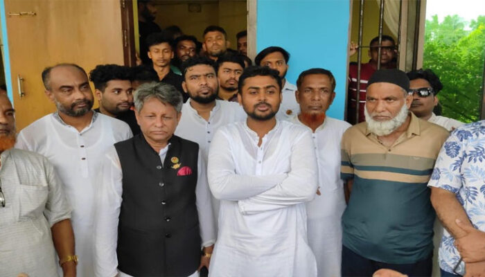 শাহরাস্তি উপজেলা চেয়ারম্যান পদপ্রার্থী ওমর ফারুক রুমির সাথে সাংবাদিকদের মতবিনিময়