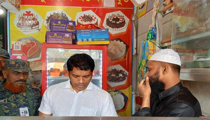 চাঁদপুরে বাটার বন খেয়ে শিশু অসুস্থ, মা বনোফুল কনফেকশনারীকে জরিমানা