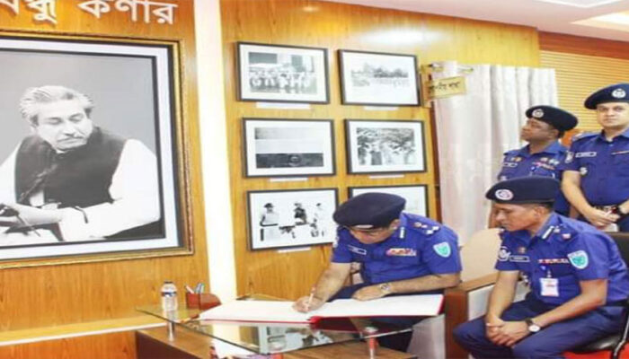 সুনামগঞ্জে ‘বঙ্গবন্ধু কর্ণার’ উদ্বোধন করলেন ডিআইজি