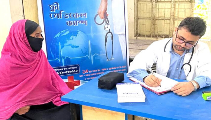 রামপুরে আলোর দিশারী ফাউন্ডেশনের উদ্যোগে শতাধিক রোগীকে ফ্রি স্বাস্থ্যসেবা প্রদান